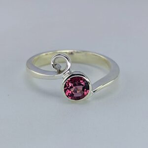 Sterling Silver Ladies Ring | Garnet | Sterling Silver